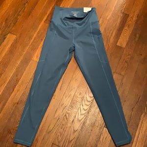 Brand new never worn American eagle pocket leggings